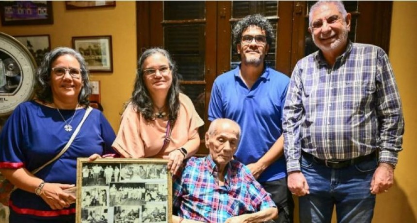 Jofr&eacute; recibi&oacute; al ex intendente Vega en la Sala de Intendentes del Museo Ferroviario