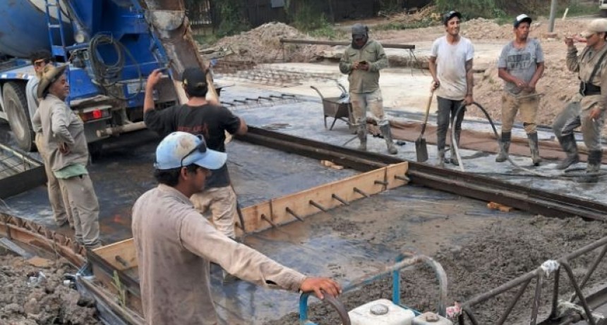 Avanzan los trabajos en la bocacalle de Mart&iacute;n Rodr&iacute;guez y Salta