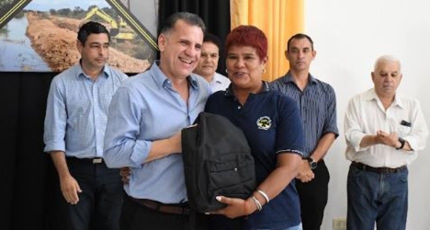 Al igual que todos los a&ntilde;os, la DPV realiz&oacute; la entrega de kits escolares a sus trabajadores