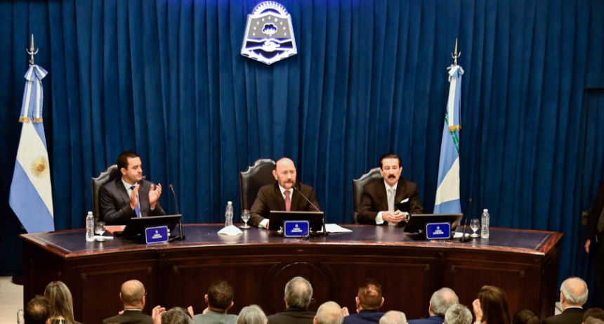 Insfrán: “Orgullosos de ser formoseños, avanzamos decididos hacia el futuro”