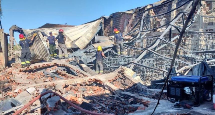 Incendio destruyó un depósito clandestino de combustible