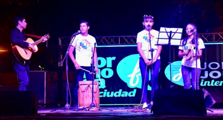 El Municipio brindó un gran espectáculo artístico para el cierre cultural de vacaciones de verano