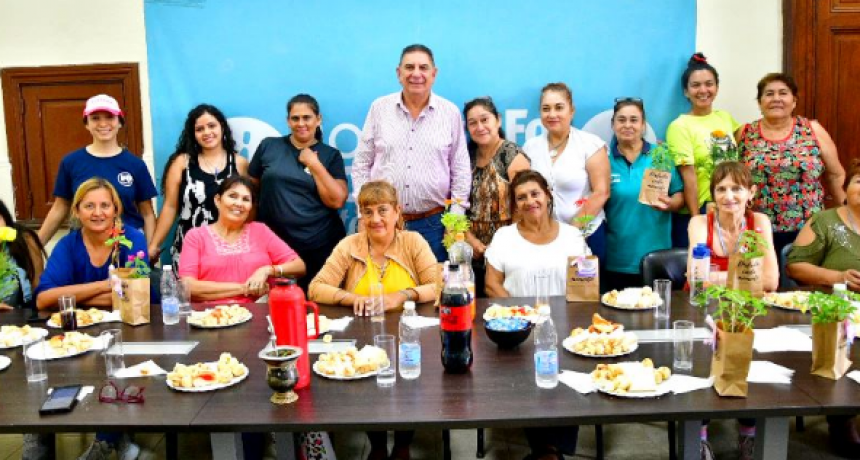 El intendente Jorge Jofr&eacute; recibi&oacute; a un grupo de mujeres que realiz&oacute; el segundo City Tour &ldquo;Mim&aacute;ndonos&rdquo;