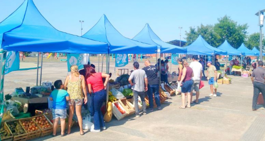 El mercado itinerante inició su recorrido beneficiando a los vecinos del barrio La Nueva Formosa