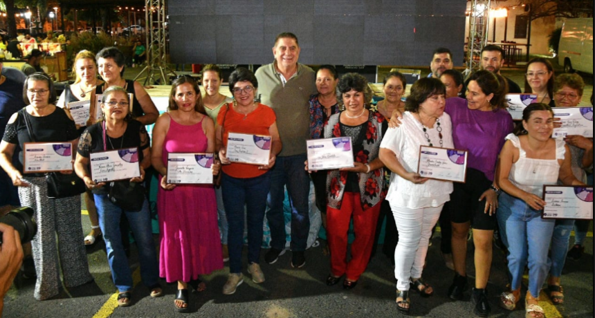 El intendente Jofre homenajeó a “Mujeres Destacadas de tu Barrio”