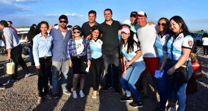 El vicegobernador encabezó la habilitación del sistema lumínico de la cancha del Lote 110