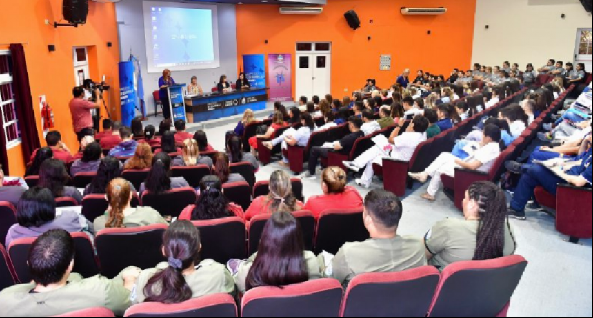 M&eacute;dicos, enfermeros, odont&oacute;logos y residentes recibieron capacitaci&oacute;n en g&eacute;nero