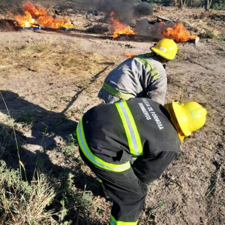 La policía destruyó más de 400 litros de combustibles por incineración