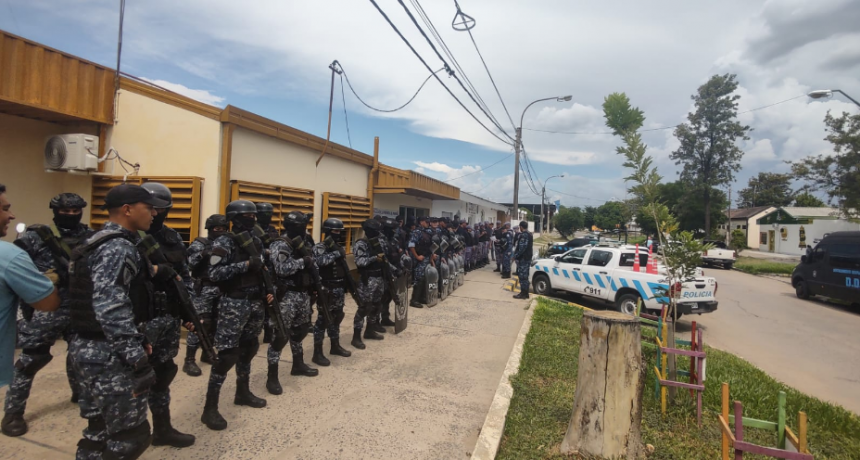 En dos allanamientos, se detuvo a tres personas