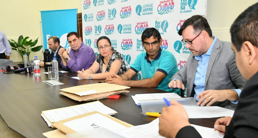 Jofré encabezó acto de licitación para la construcción de sistema de red cloacal y conexiones domiciliaria del barrio San José Obrero