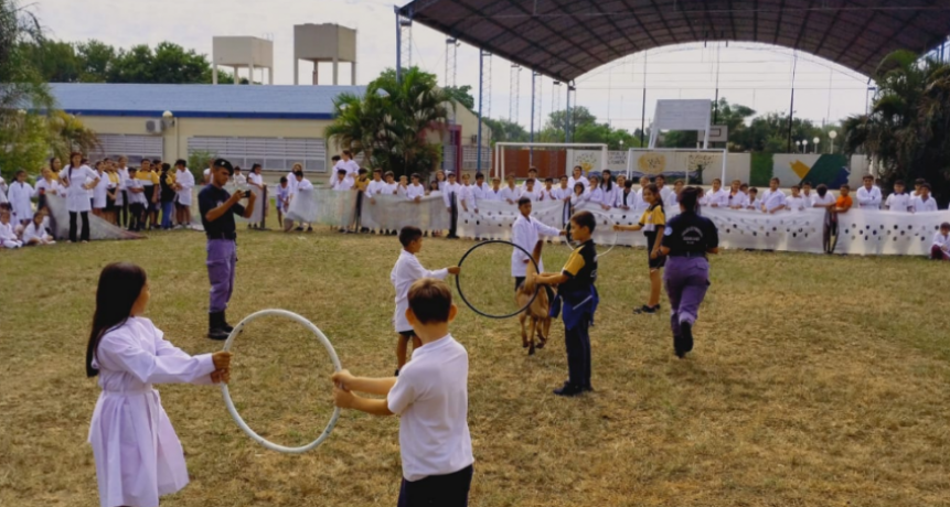 La Secci&oacute;n Canes realiz&oacute; una exhibici&oacute;n de destreza en la EPEP 398