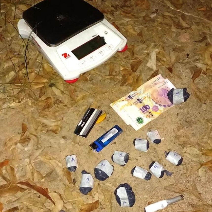 La Policía detuvo a un joven con envoltorios de marihuana