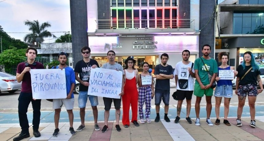 Trabajadores de la cultura se manifestaron en contra del desfinanciamiento del INCAA