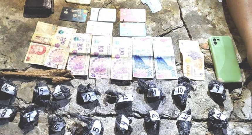 La Policía detuvo a dos sujetos y desarticuló un centro de distribución y venta de drogas