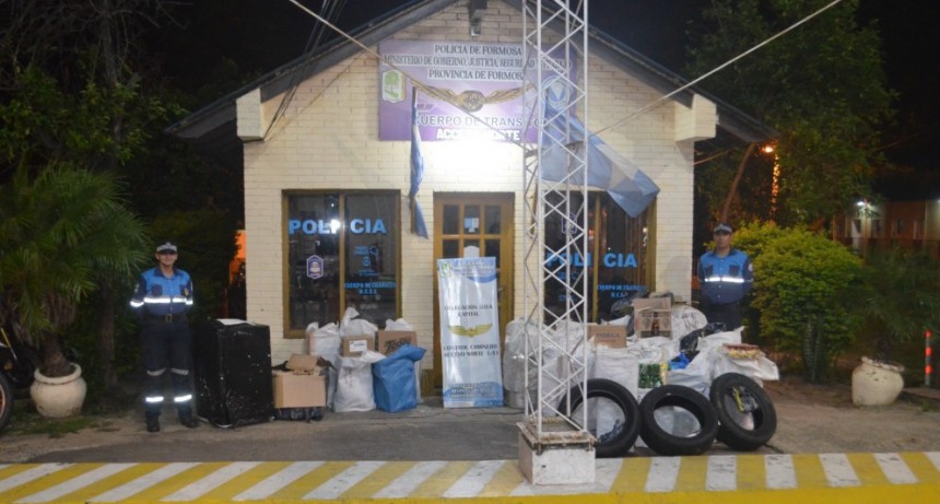 La Policía secuestró cajas de mercaderías y cubiertas sin aval aduanero