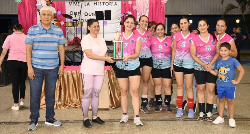 La Policía realizó un campeonato de vóley interfuerzas, en el mes de la Mujer