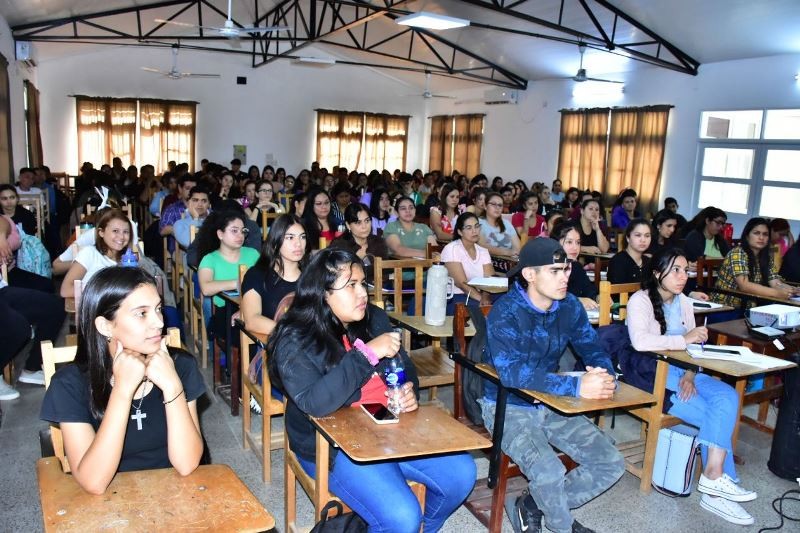 Insfrán destacó que más de 800 estudiantes se forman en la Universidad Provincial de Laguna Blanca