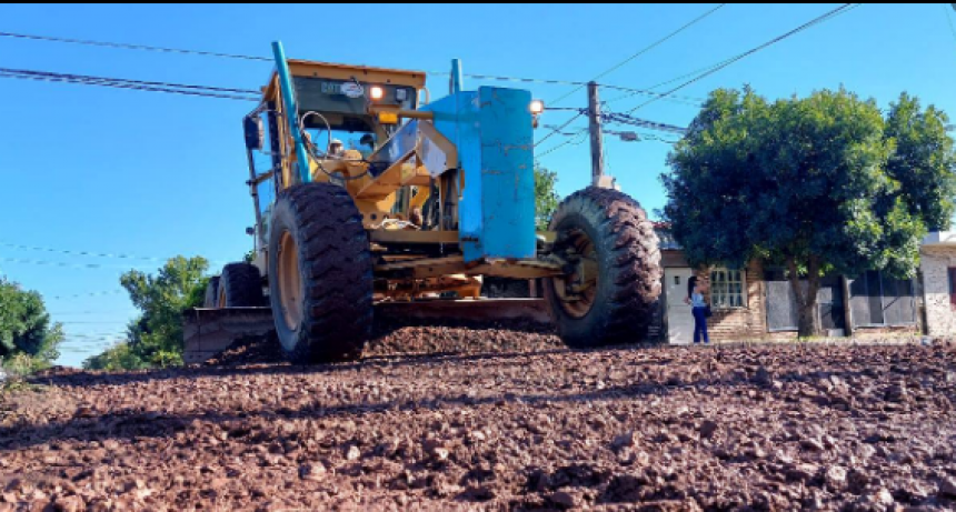 LA MUNICIPALIDAD ENCARÓ TRABAJOS DE ENRIPIADO EN CALLE PRINCIPAL DEL BARRIO EVITA