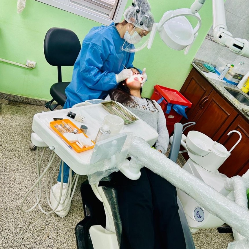 Un nuevo sillón odontológico fue entregado al centro de salud del barrio Juan Domingo Perón