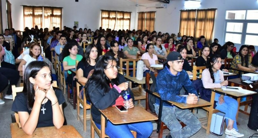Insfrán destacó que más de 800 estudiantes se forman en la Universidad Provincial de Laguna Blanca