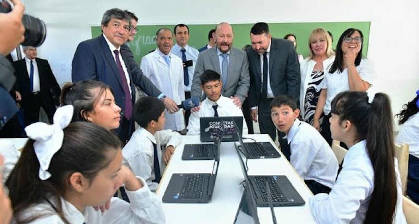 Formosa inició las clases con inauguración de obra educativa y entrega de kits: “No pasa en otro lugar del país”