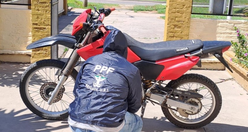 Recuperan dos motocicletas y motopartes