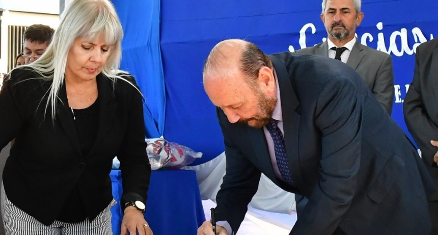Insfrán firmó el inicio de importantes obras para la localidad de Pirané