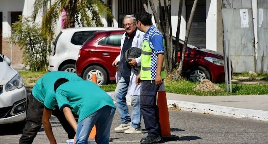La Comuna refuerza la señalización vial en zonas de establecimientos educativos