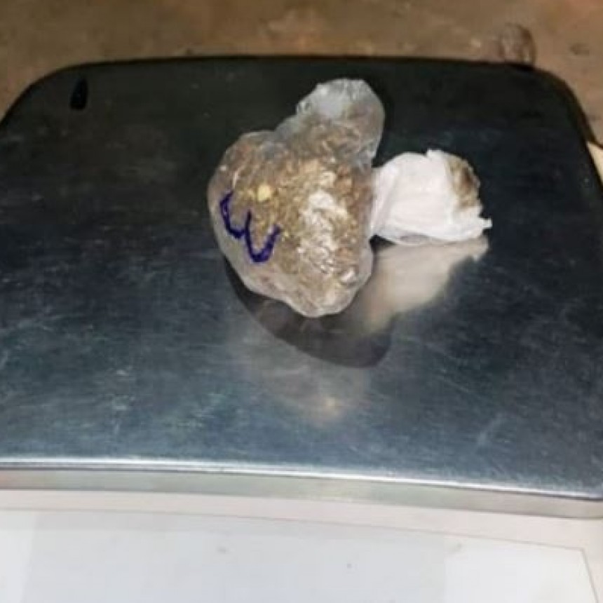 Detuvieron a dos sujetos con marihuana y cocaína