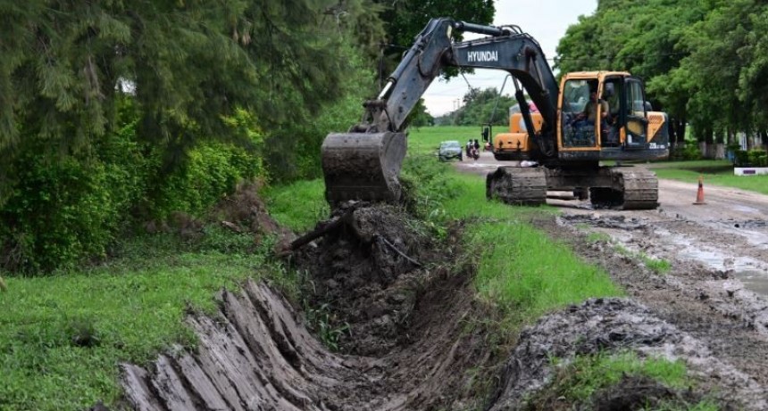 LA MUNICIPALIDAD TRABAJO EN DISTINTOS FRENTES CON LIMPIEZA DE DESAGÜES Y BOCAS DE TORMENTAS 