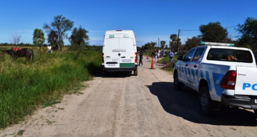 Un adolescente falleció al caer con un equino en un zanjón