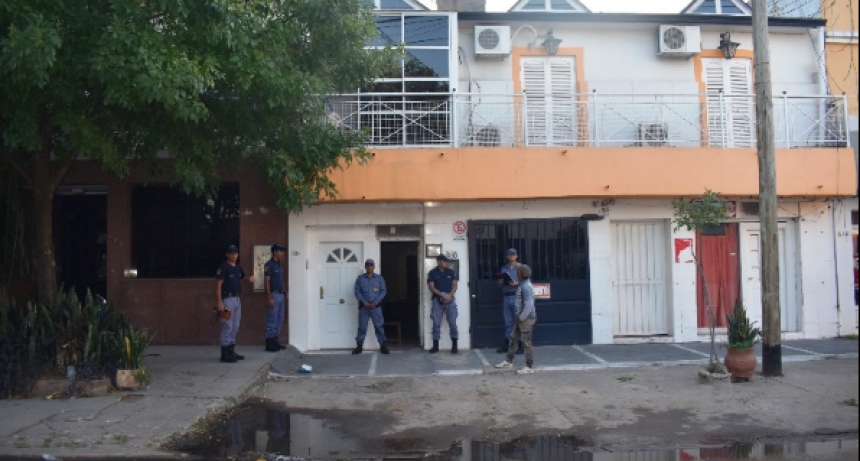 Incendio en un complejo de alquileres termin&oacute; con un muerto y un herido