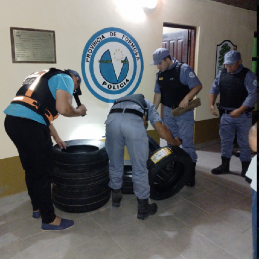 La Policía secuestró cubiertas por infracción al código aduanero