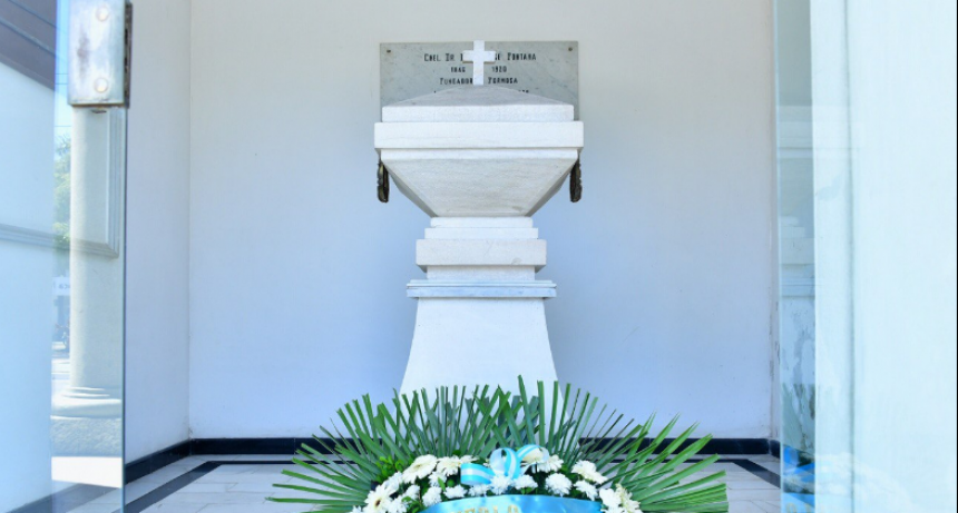 El Gobierno de Formosa depositó ofrenda floral en el mausoleo del comandante Luis Jorge Fontana