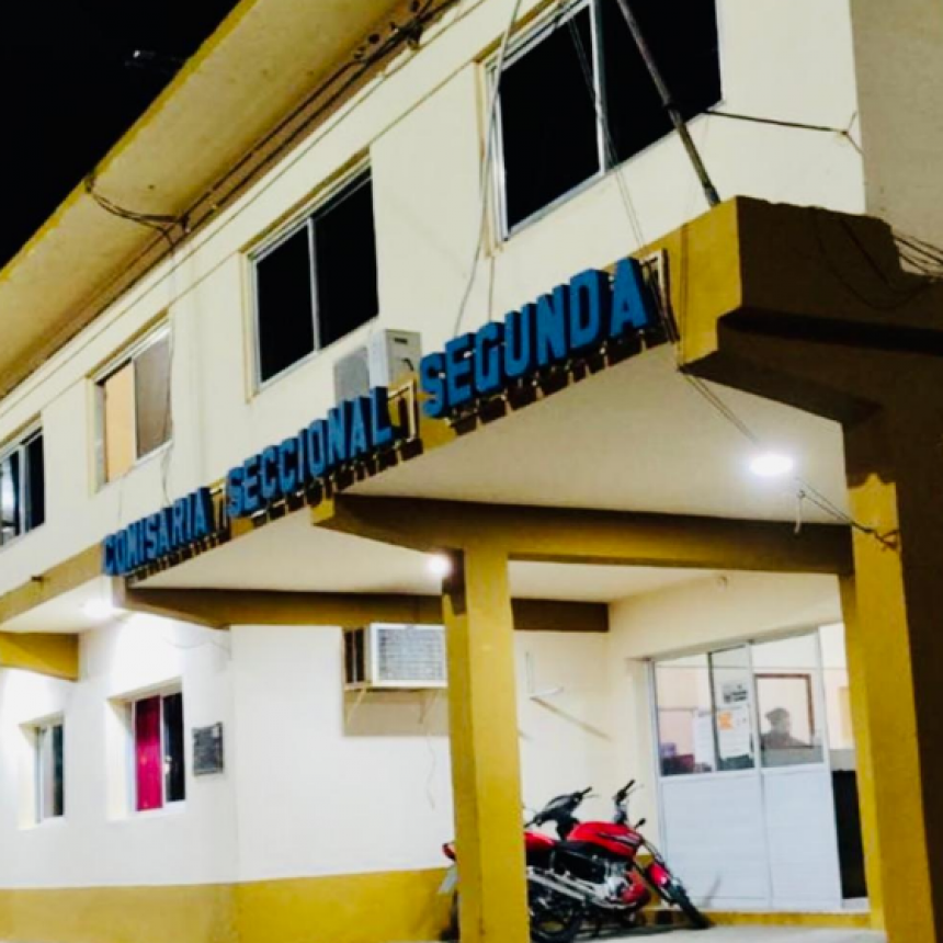 Sorprenden y retienen a tres adolescentes por daños en el interior de Escuela 66