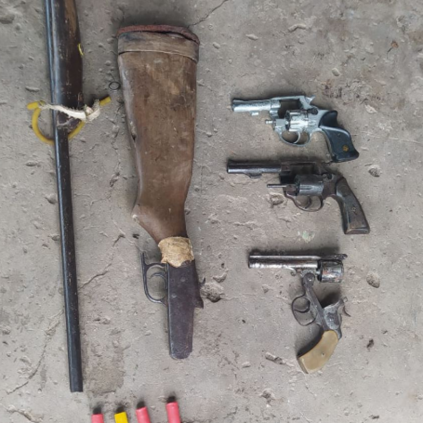 Un hombre fue puesto a disposición de la justicia por violencia de género y tenencia de armas de fuego