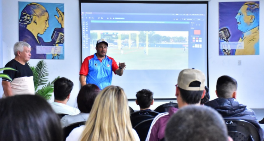 Con buena asistencia de público, se realizó una interesante charla de videoanálisis deportivo