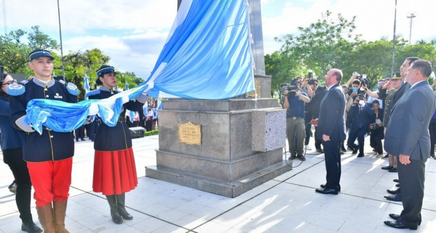 Con el izamiento de pabellones, comenzaron las actividades por el 145° aniversario de Formosa