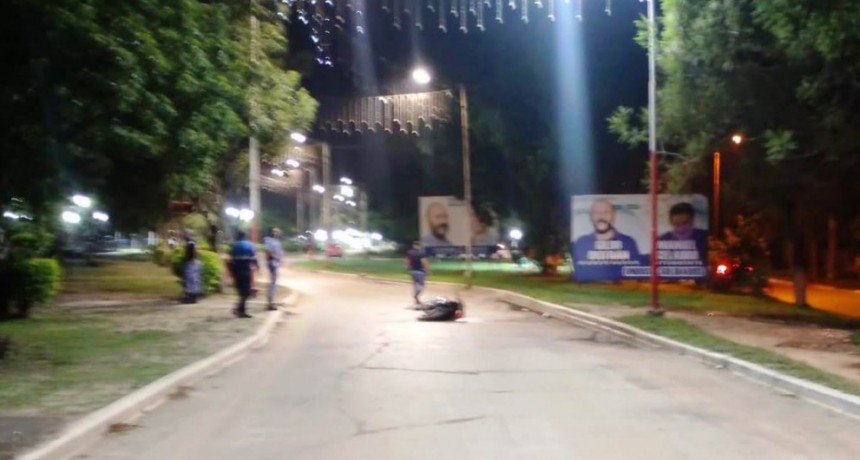 Motociclista alcoholizado colisionó y lesionó a un Policía al pretender evadir un control