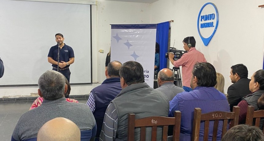 Pirané recibió al CAPIE, un espacio de asesoramiento profesional móvil que recorre la provincia