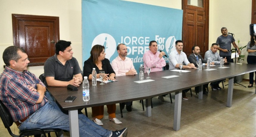 En conferencia de prensa, el intendente Jofré aseguró de forma contundente que resolverá el problema del transporte público