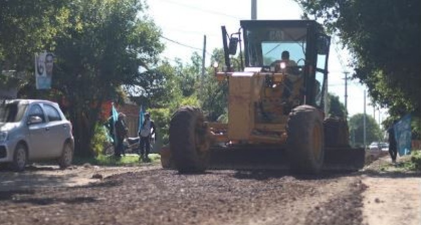 El programa de enripiado de arterias que encara la comuna tuvo continuidad en los barrios Mariano Moreno y Villa del Carmen