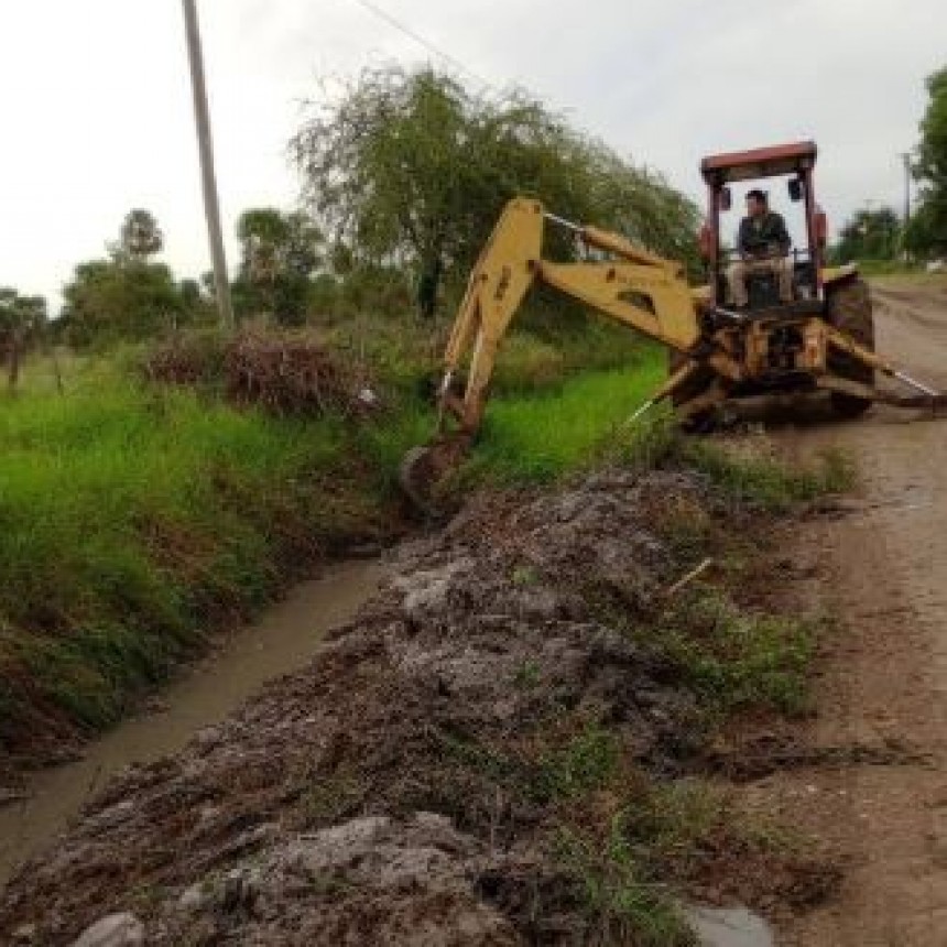 LA MUNICIPALIDAD EJECUTÓ TRABAJOS PREVENTIVOS EN CANALES ANTE PRONÓSTICO DE LLUVIAS INTENSAS
