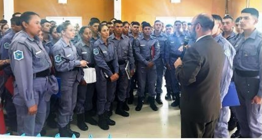 Cadetes de la Policía de Formosa se capacitaron en prevención de “Hechos de suicidios con arma de fuego”