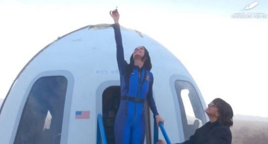 El histórico vuelo espacial de seis mujeres, entre ellas Katy Perry y la prometida de Jeff Bezos