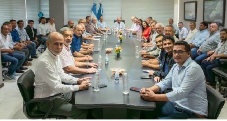 El Gobernador encabezó reunión con intendentes y presidentes de Comisiones de Fomento