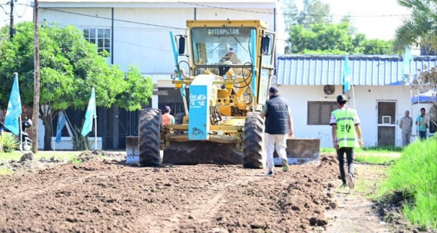 EL INTENDENTE JOFRÉ RECORRIÓ ZONA DE TRABAJOS EN EL BARRIO URBANIZACIÓN MARADONA 