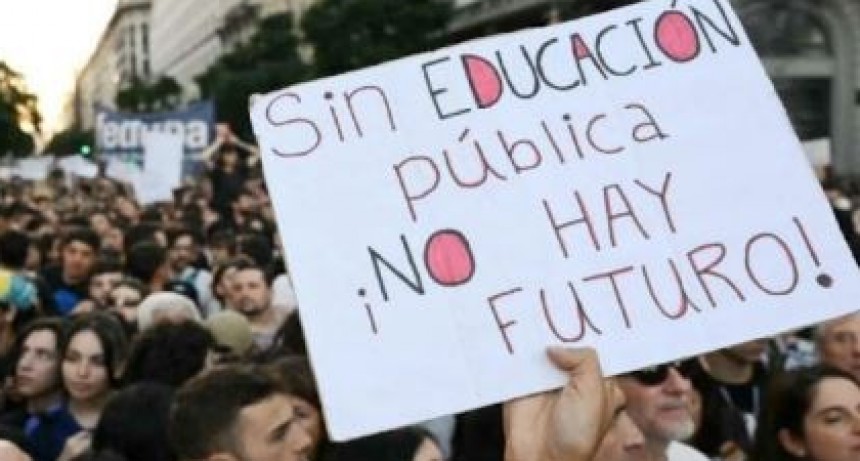 A un año de la marcha universitaria, los docentes volvieron a parar en reclamo por los salarios
