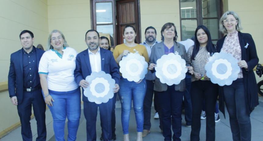 La Subsecretaría de Deporte, Cultura y Turismo municipal repartió escarapelas a trabajadores municipales para conmemorar la semana de Mayo