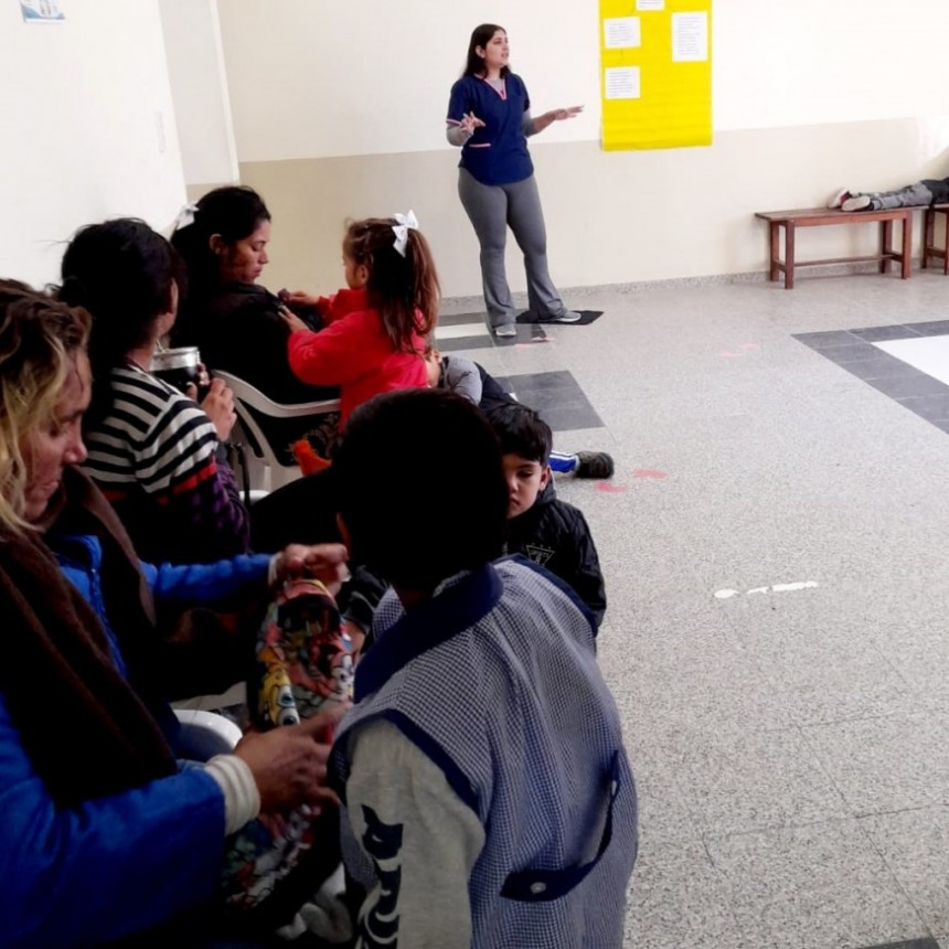 El centro de salud del barrio Juan Domingo Perón ofreció un taller de crianza respetuosa